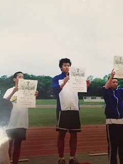 中学３年、東北ろう陸上大会の２００mで大会新記録、優勝岡部さん.jpg